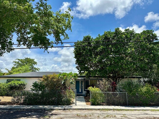 Building Photo - 12810 NE 9th Ave