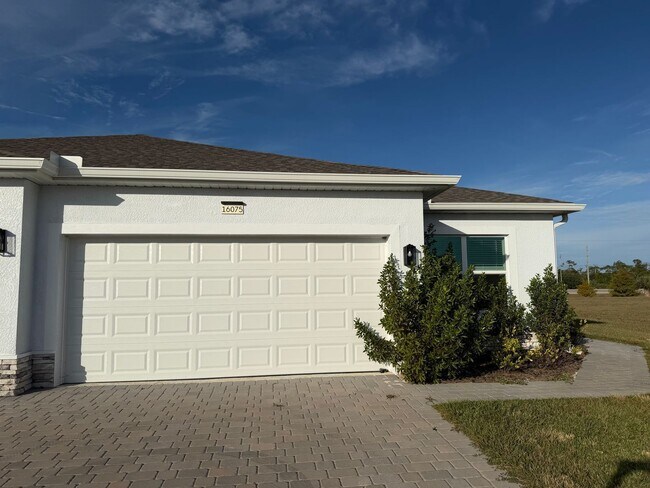 Foto del edificio - 16077 Badalona Dr