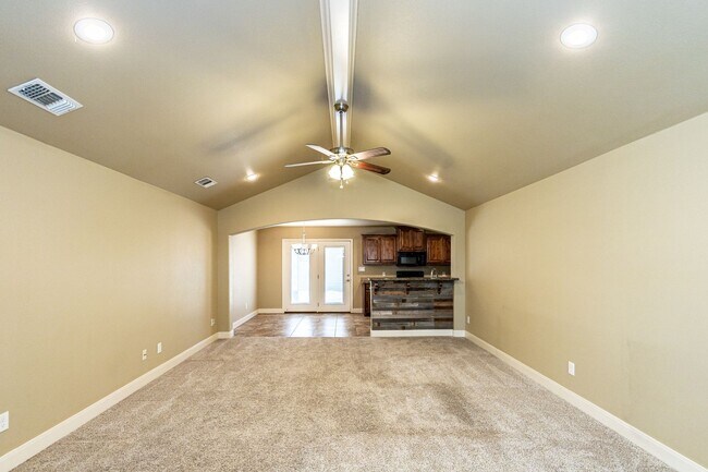 Building Photo - Half Off First Full Month's Rent/Gorgeous ...