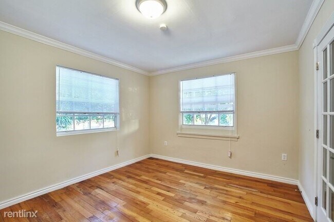 Foto del edificio - 2 br, 1 bath House - 571 NE 110th Ter