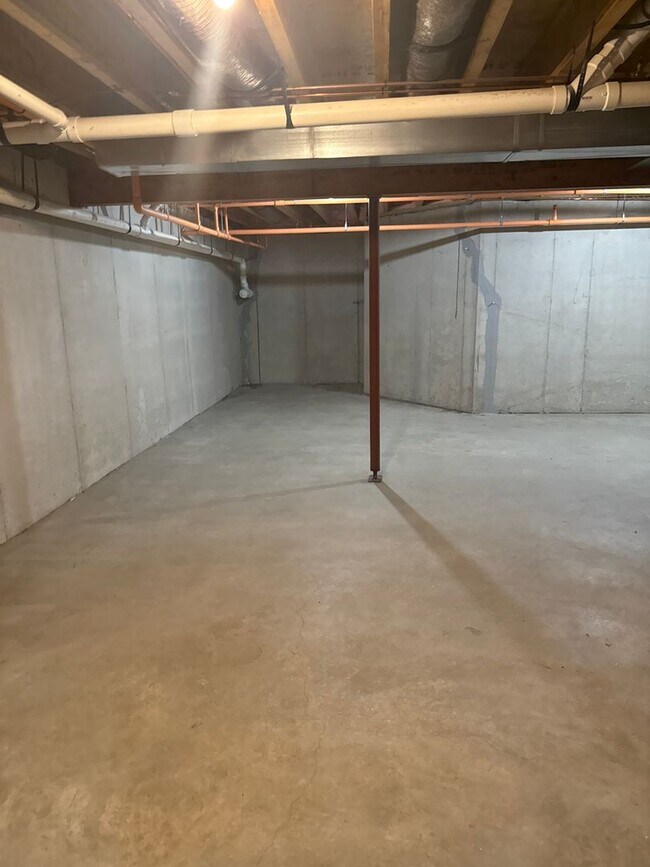 Building Photo - 620 Garvey Ln