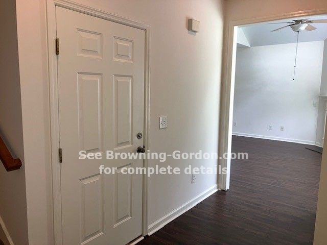 Building Photo - Awesome duplex located close to Vanderbilt...