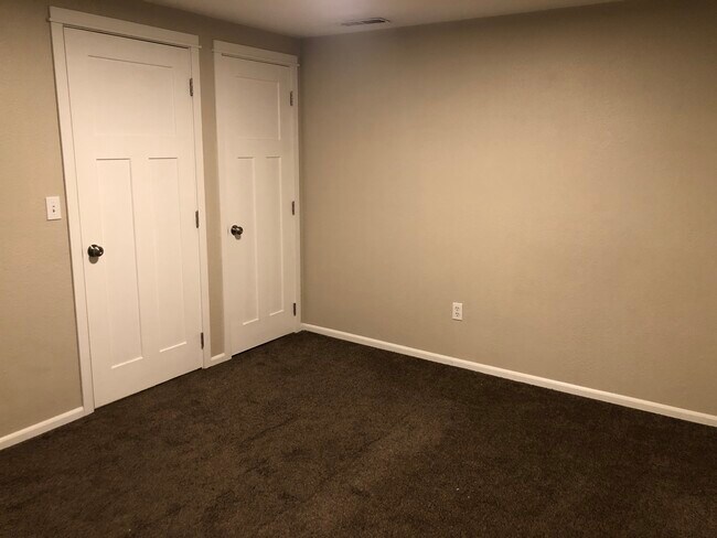 Foto del edificio - 510 E James St