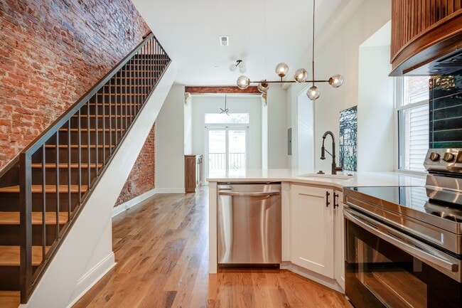 Photo - 2841 W Diamond St Apartment