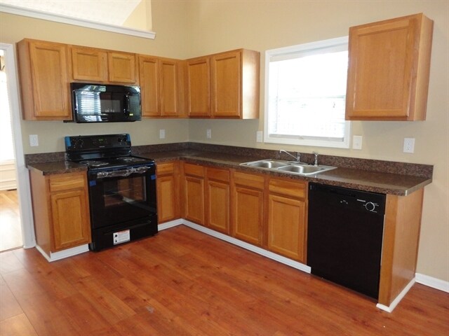 Foto del edificio - 3257 Tuggle Ives Dr