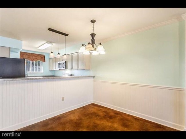 Building Photo - 1650 Harbor Dr