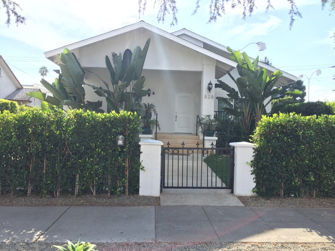 Entrada frontal - 828 9th St