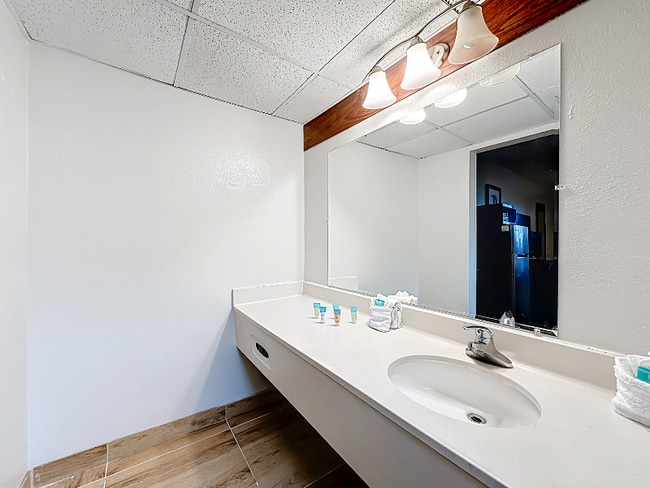 Building Photo - 910 Suemac Rd