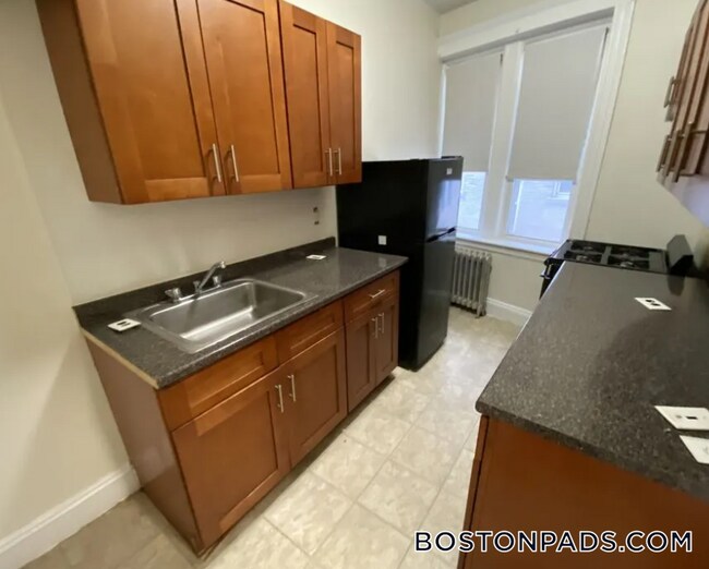 Building Photo - 231 Park Dr