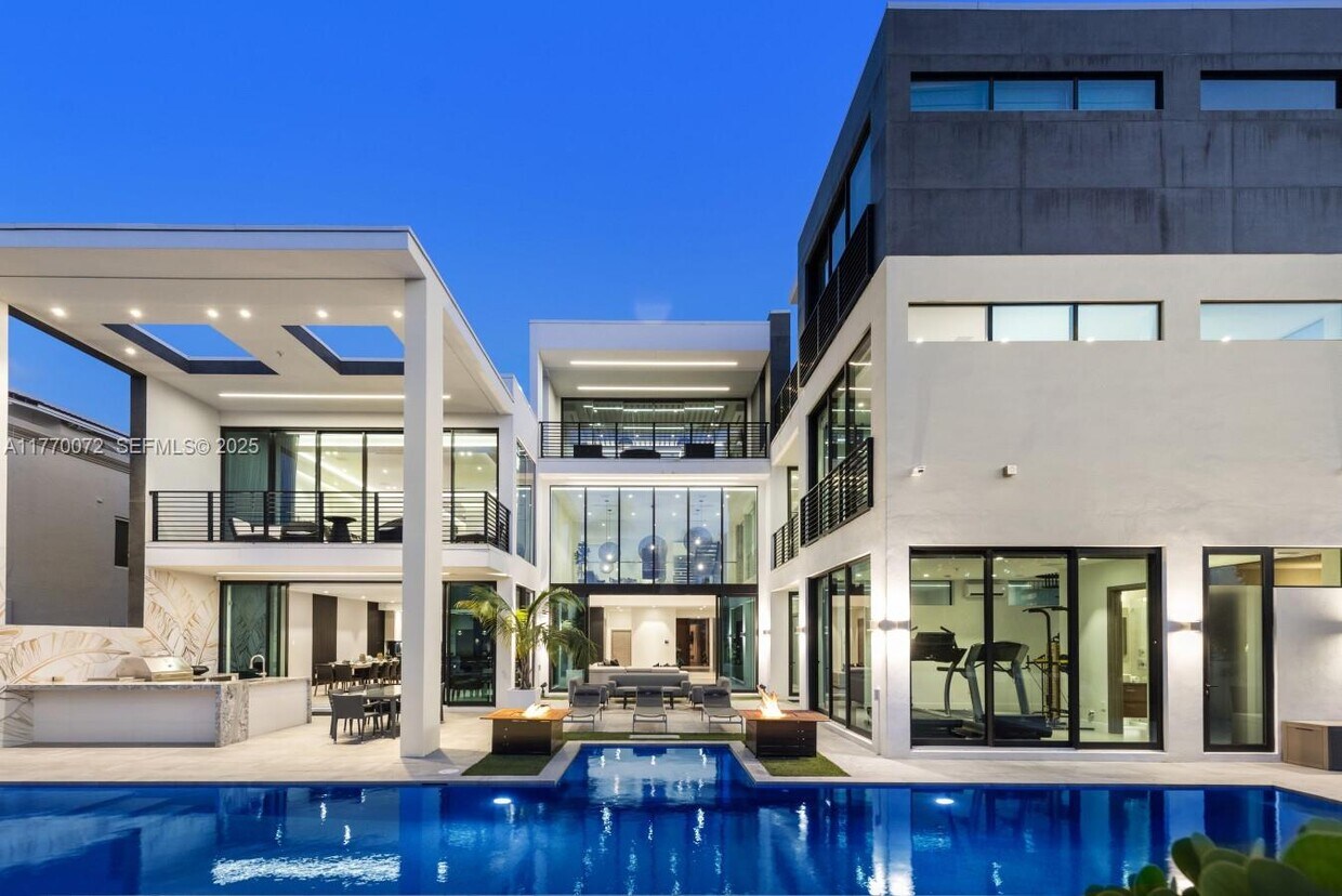 Foto principal - 1400 Bayview Dr