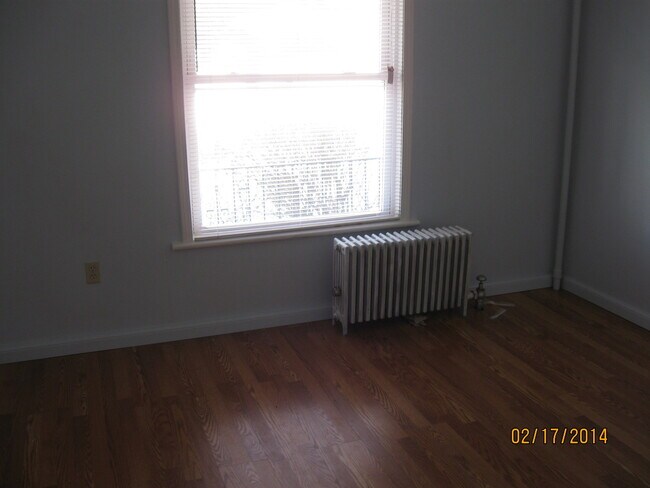 Building Photo - 512 Taylor Ave