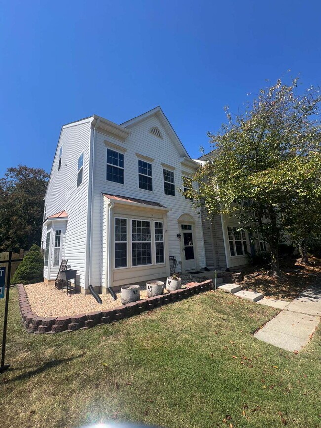 Foto del edificio - Spacious End-Unit 4 Bedroom Townhome for R...