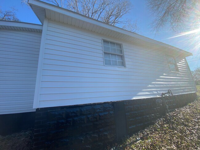 Building Photo - 1001 Fairview Ave