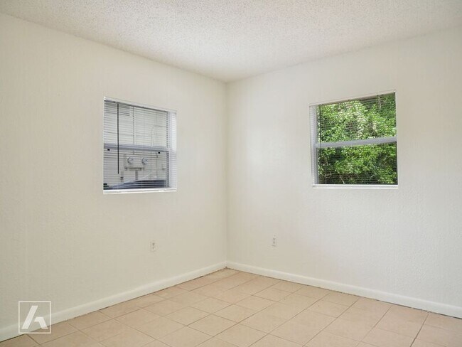 Foto del edificio - 1216 Cloverlawn Ave