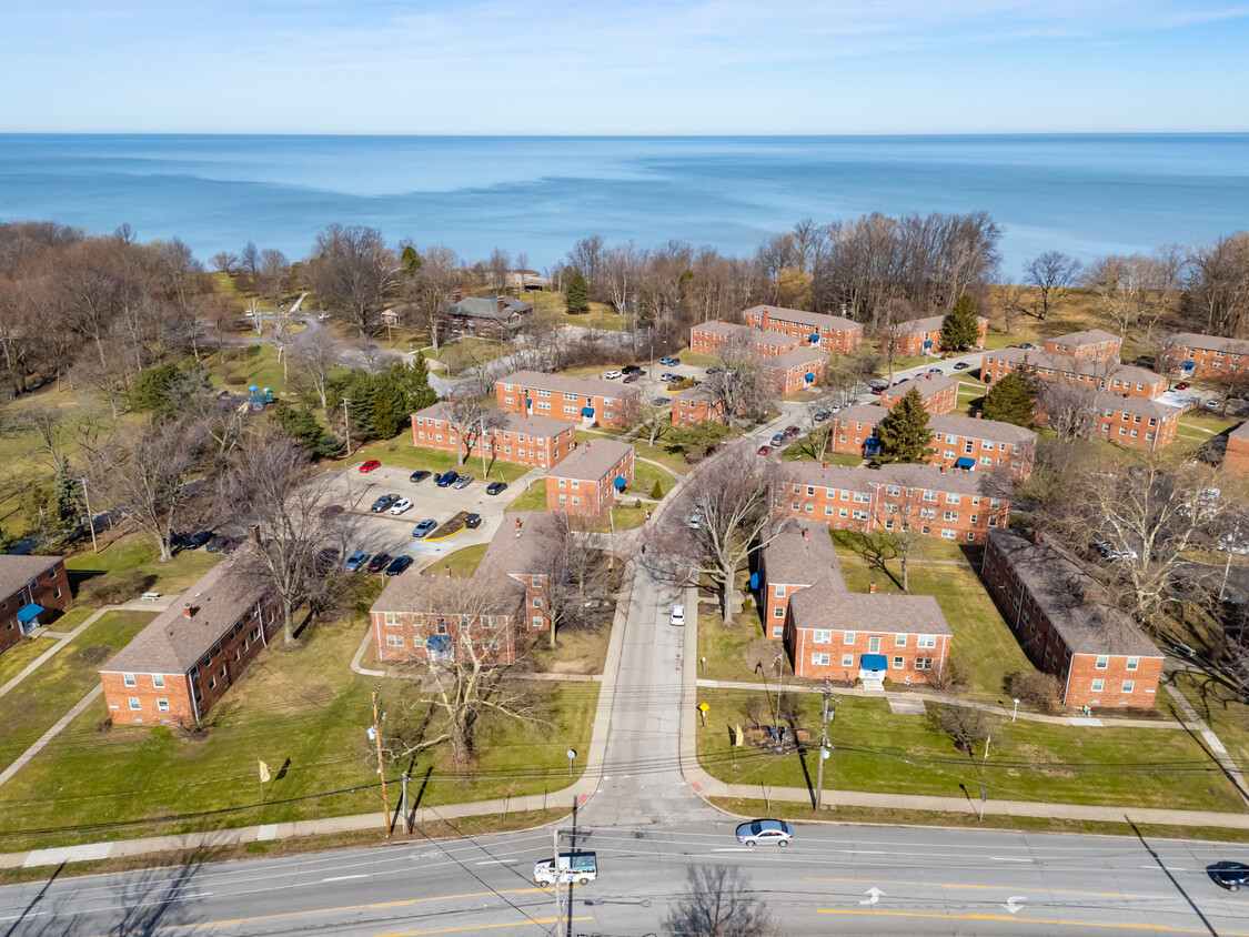 Primary Photo - The Lakeside Apartments