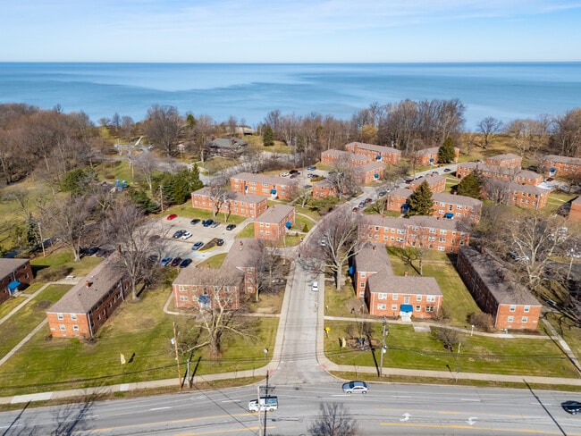 Building Photo - The Lakeside Apartments