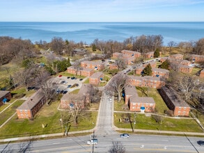 Building Photo - The Lakeside Apartments