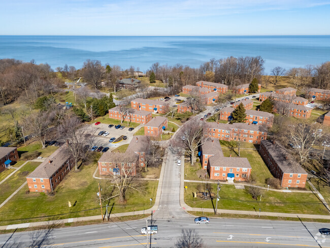 The Lakeside Apartments