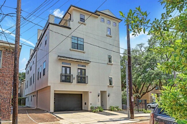 Building Photo - 1535 Michigan St