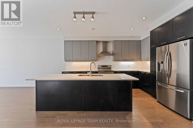 Photo du bâtiment - 1052 Lunar Glow Cres