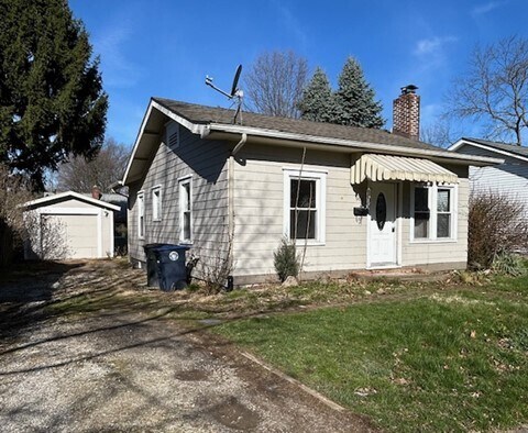 Primary Photo - 908 Davis St