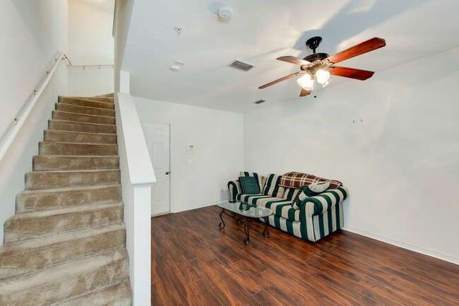 Building Photo - FOR RENT:  2 BEDROOM 2.5 BATH TOWNHOME IN ...