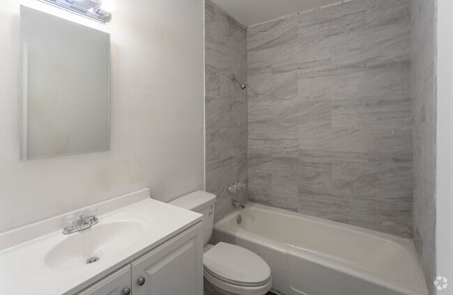 2HAB, 1BA - 692 ft² - Carousel Plaza Apartments