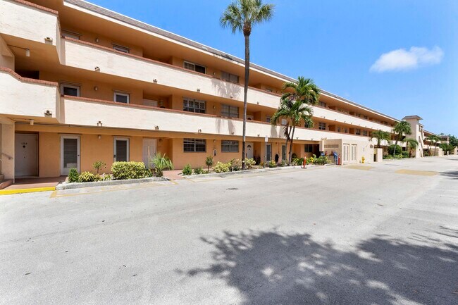Building Photo - 4500 N Federal Hwy