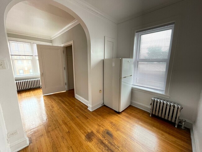 Building Photo - 4588 N Elston Ave