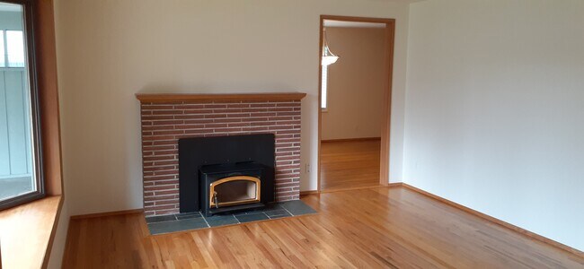 Building Photo - 15632 SE 11th St