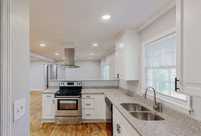 Photo - 1769 Timothy Dr SW House