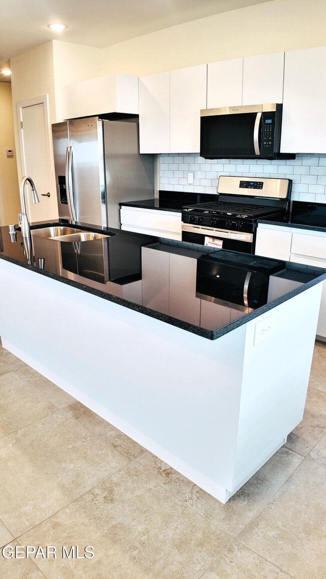 Building Photo - 15117 Resolve Dr