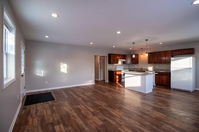 Building Photo - 570 Wabash St