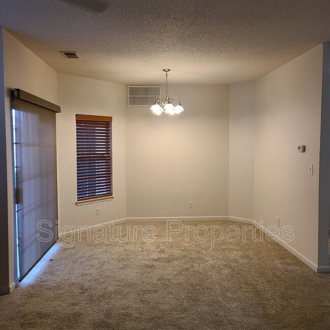 Foto del edificio - 830 Brassie Ln