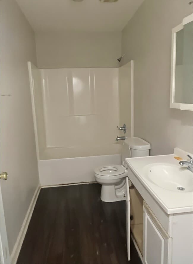 Building Photo - 116 Willow Brook Dr