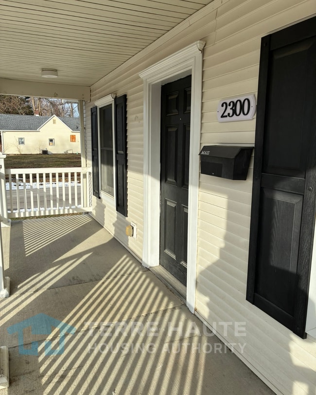 Porche - 2300 Spruce St