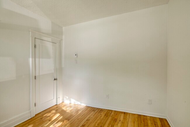 Photo du bâtiment - 6885-6891 Sherbrooke west