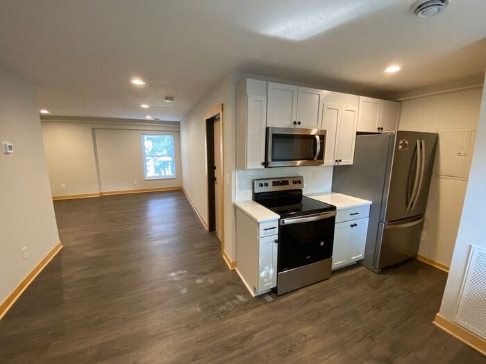 Primary Photo - Studio Available Now in Newer Building, Mo...