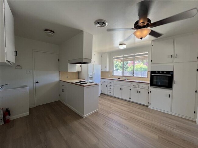 Foto del edificio - Lovely Historic Folsom 2 Bedroom Home on Corner Lot