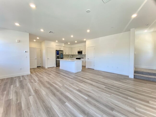 Building Photo - Gorgeous Townhome in Fremont's Niles Neigh...
