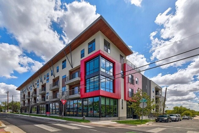 Building Photo - 2213 Poquito St