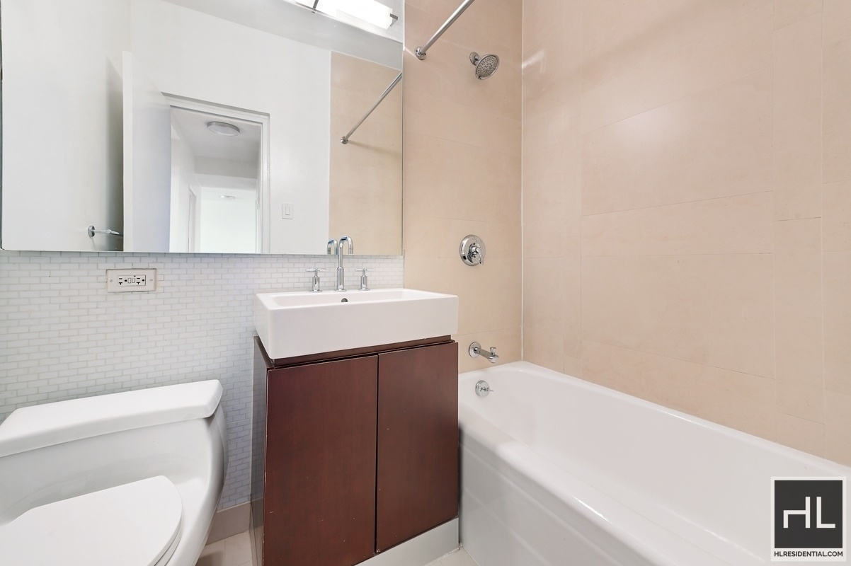 Building Photo - Lenox Hill One Bedroom East 63rd Street
