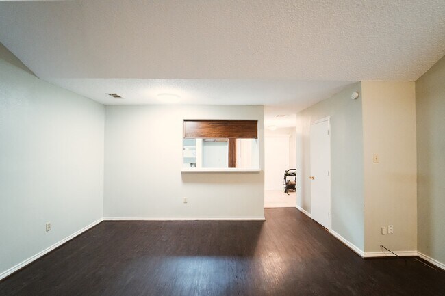 Sala de estar con comedor - 1901 Wyatt Dr