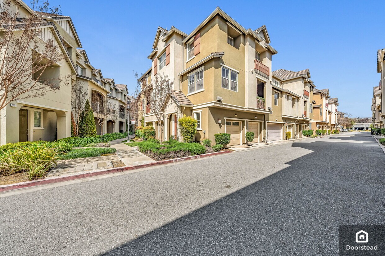 Primary Photo - 1083 Westbury Dr