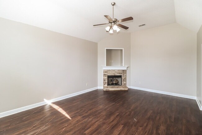 Building Photo - 1744 Englehart St