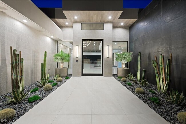 Foto del edificio - 663 Solitude Rock Ct