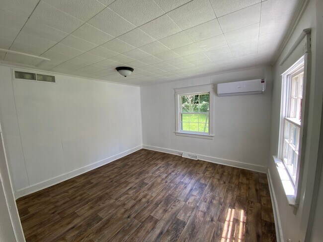 Foto del edificio - 3 Bedroom 1 Bath Available to Rent for $1,...