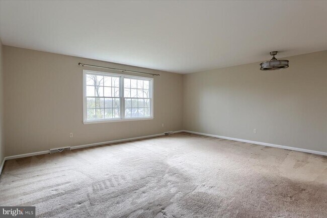 Foto del edificio - 1515 Woodcrest Cir