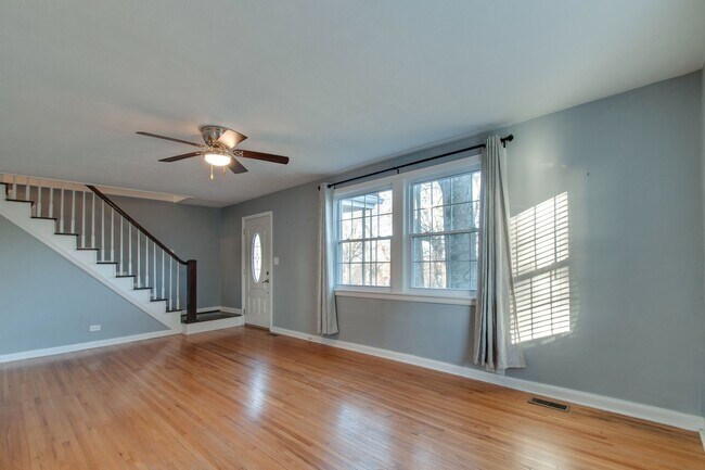 Foto del edificio - 1704 Sherwood Ln