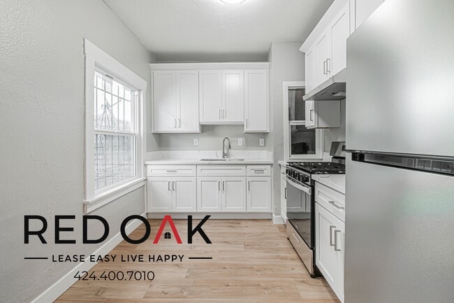 Building Photo - 4606 S Vermont Ave